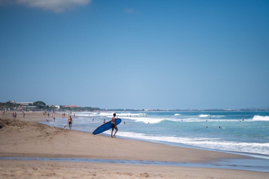 Surfer am Canggu Beach