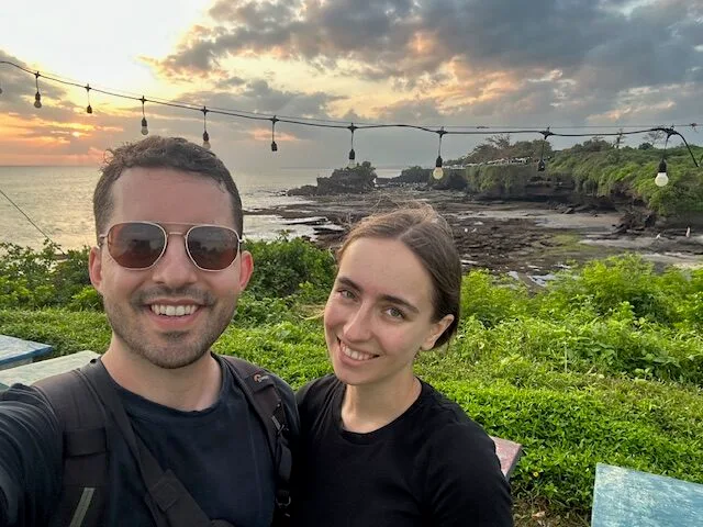 Wir beide zum Sonnenuntergang am Pura Tanah Lot