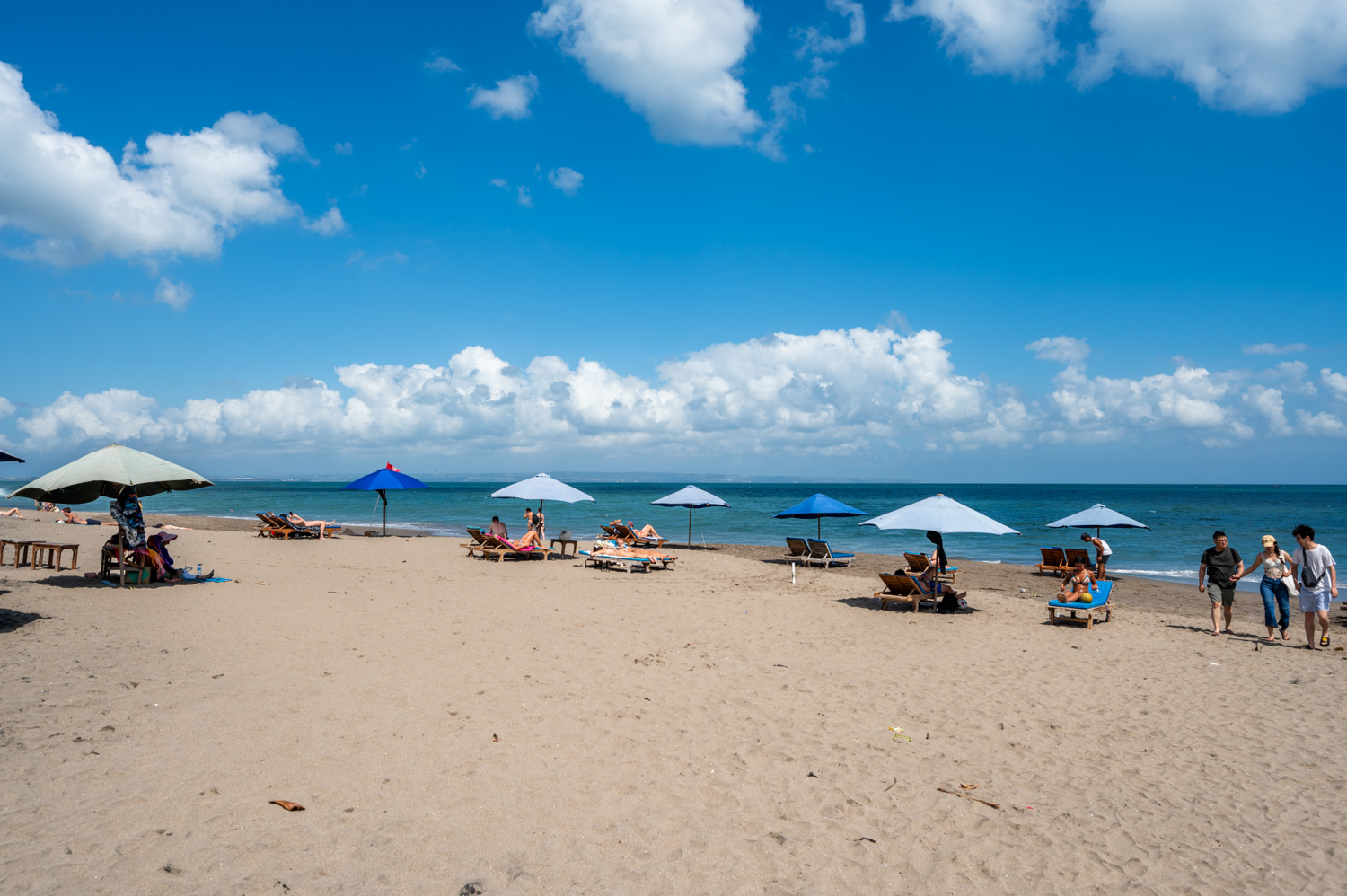 canggu beach Sonnenliegen am Canggu Beach