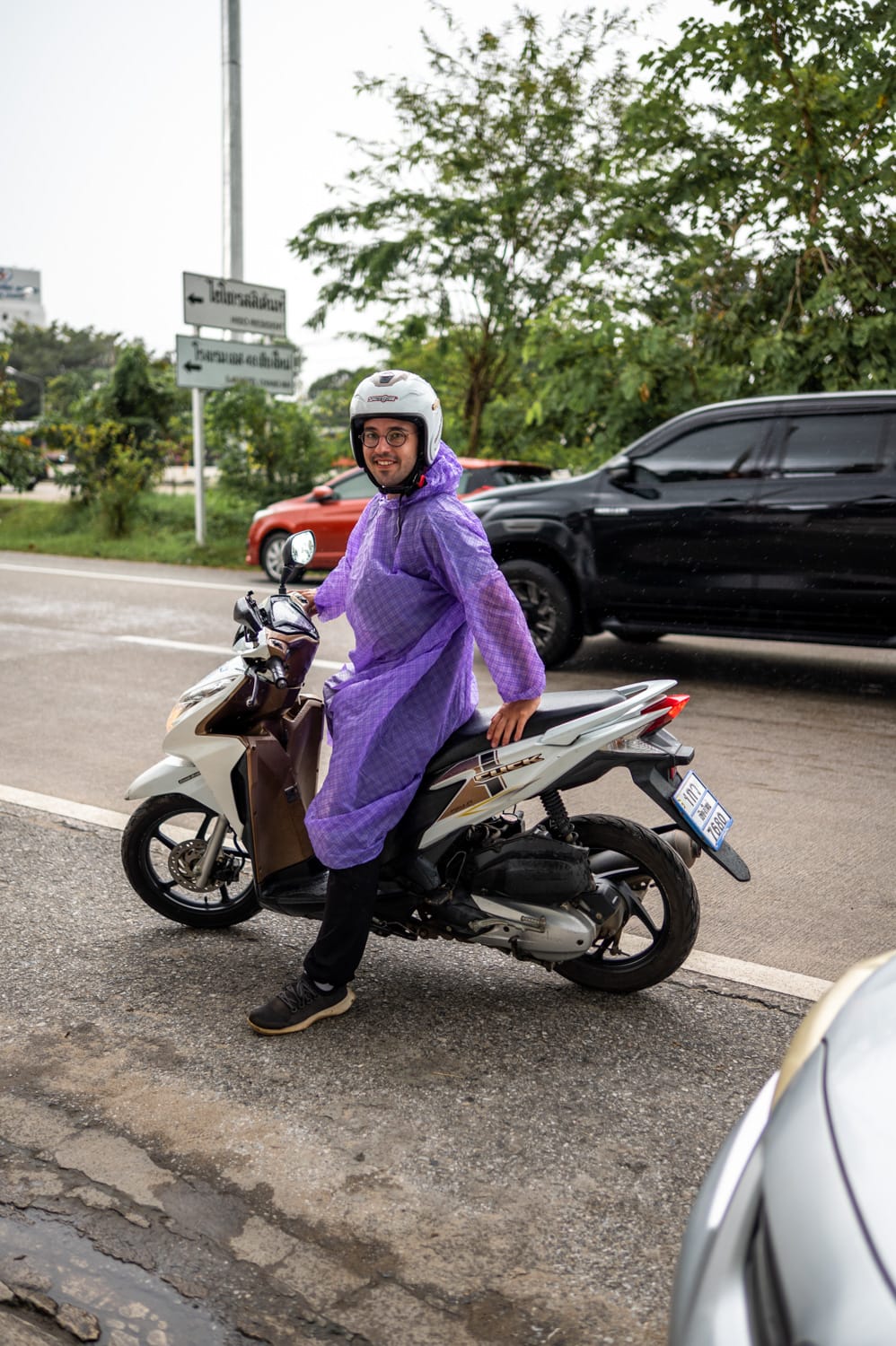 Nils Alexander Kemna fährt Roller in Chiang Mai