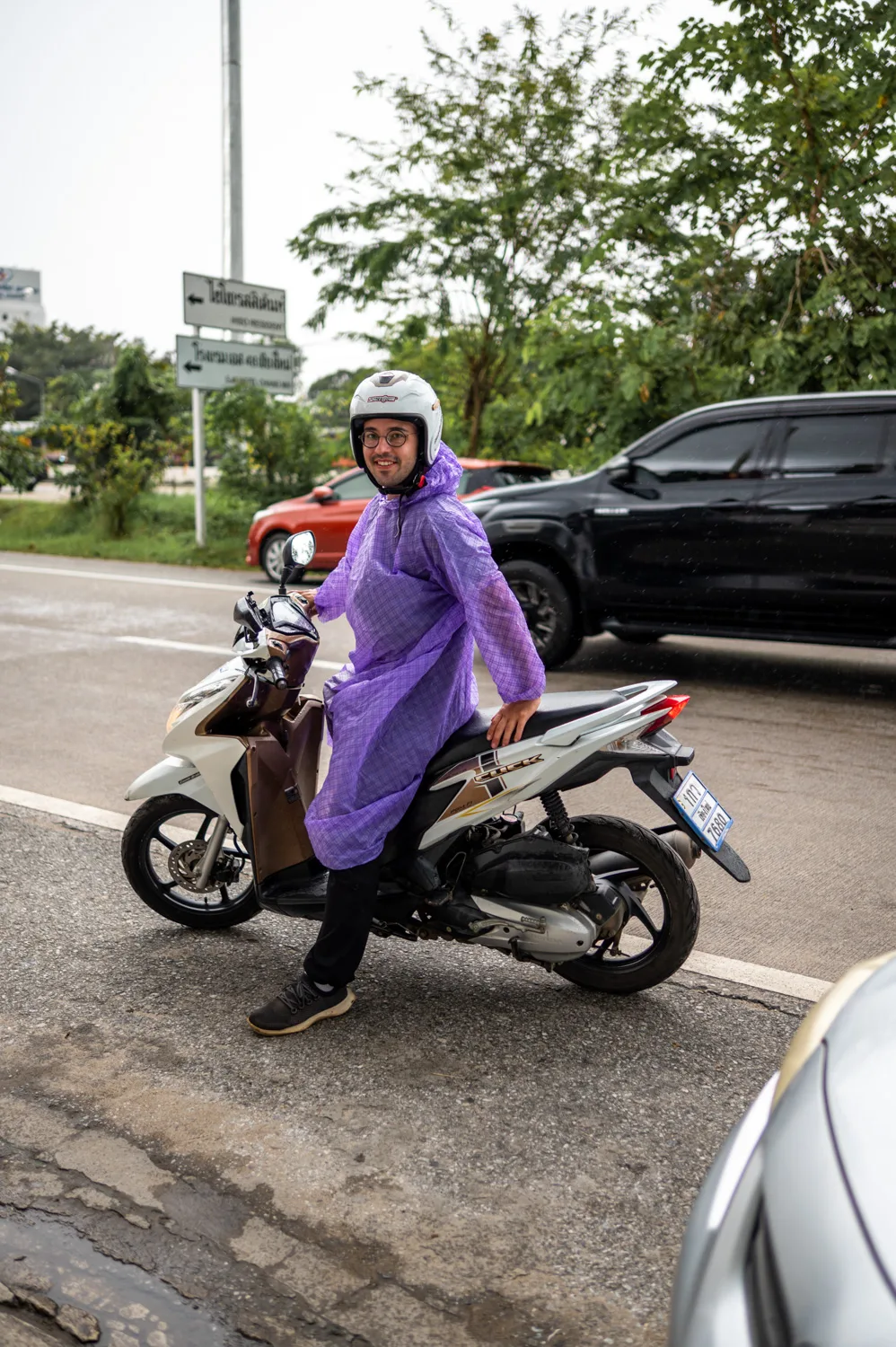 chiang mai (11) Nils Alexander Kemna fährt Roller in Chiang Mai