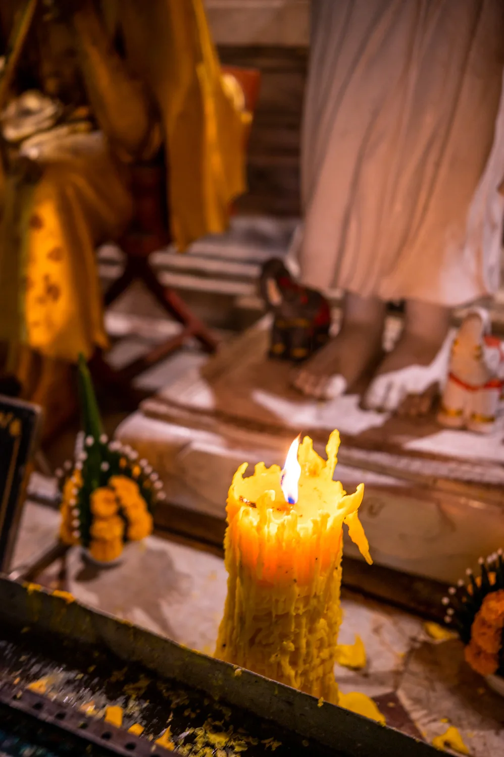 chiang mai (13) Kerzen am Abend im Wat Phra That Doi Suthep