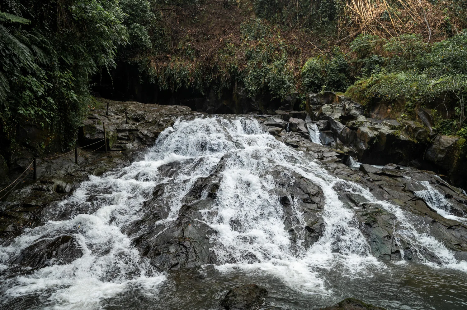 breiter wasserfall goa rang reng auf bali