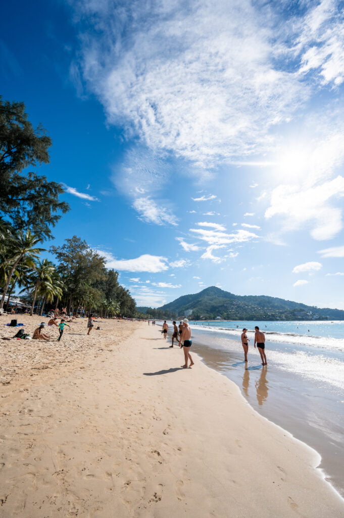 Urlauber am Kamala Beach