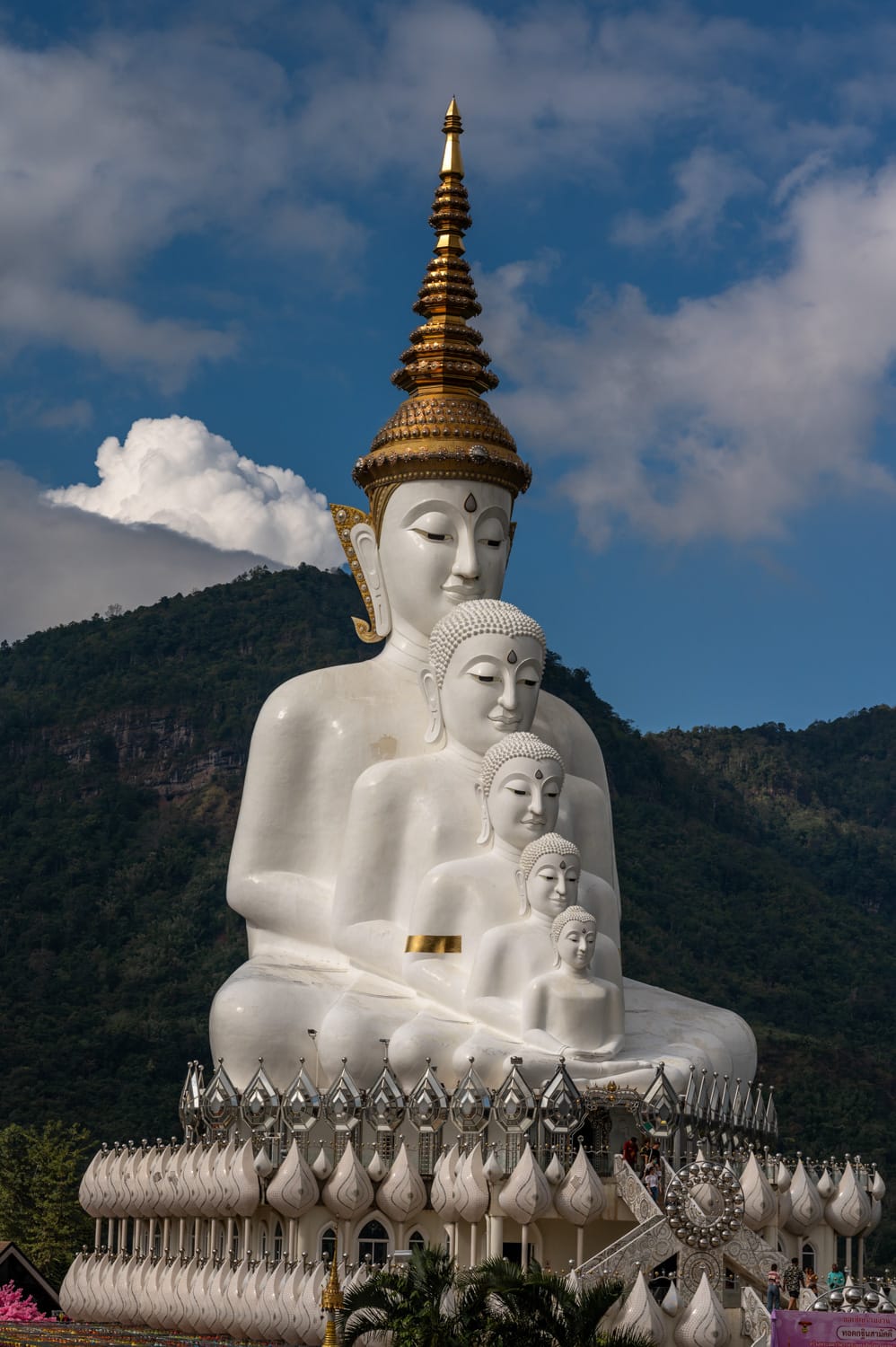 khao kho phetchabun (9) Buddha mit fünf Köpfen im Wat Phra That Pha Sorn Kaew