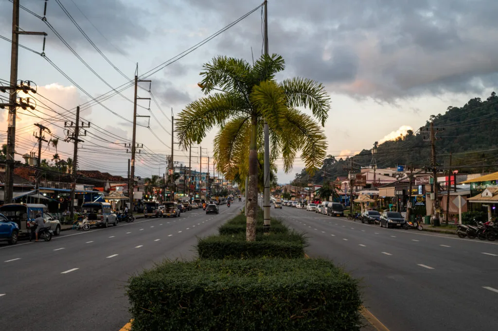 Am Abend in Khao Lak Center