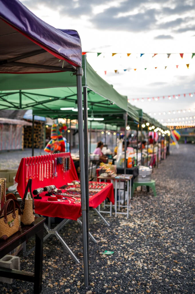 Verkäufer auf dem Build Market