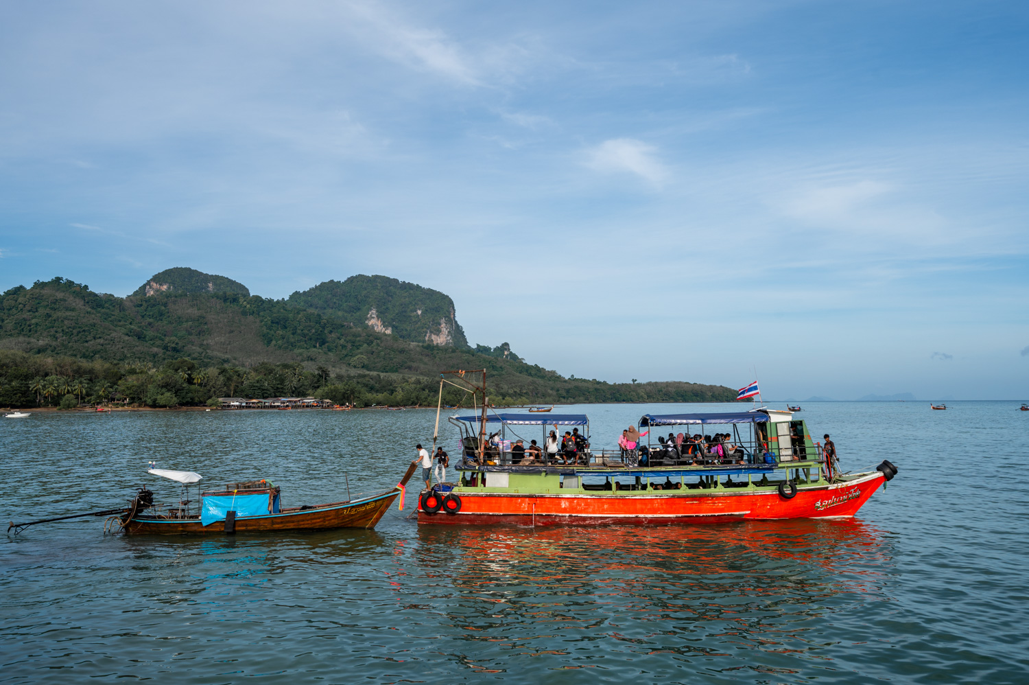 koh mook anreise (4) Fähre und Longtailboot vom Festland der Provinz Trang nach Koh Mook