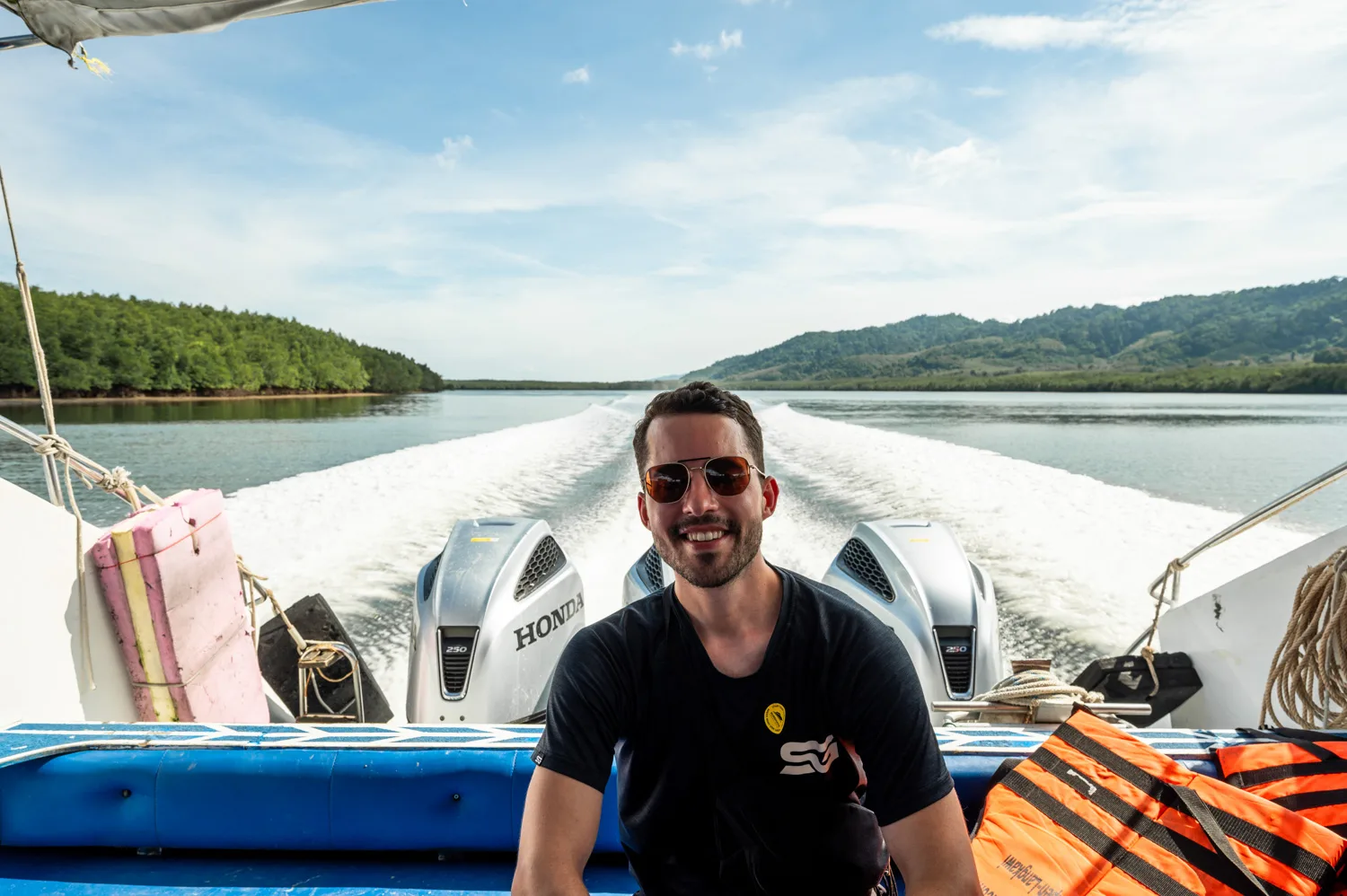 Nils Alexander Kemna reist mit einem Schnellboot von Koh Lanta nach Koh Mook