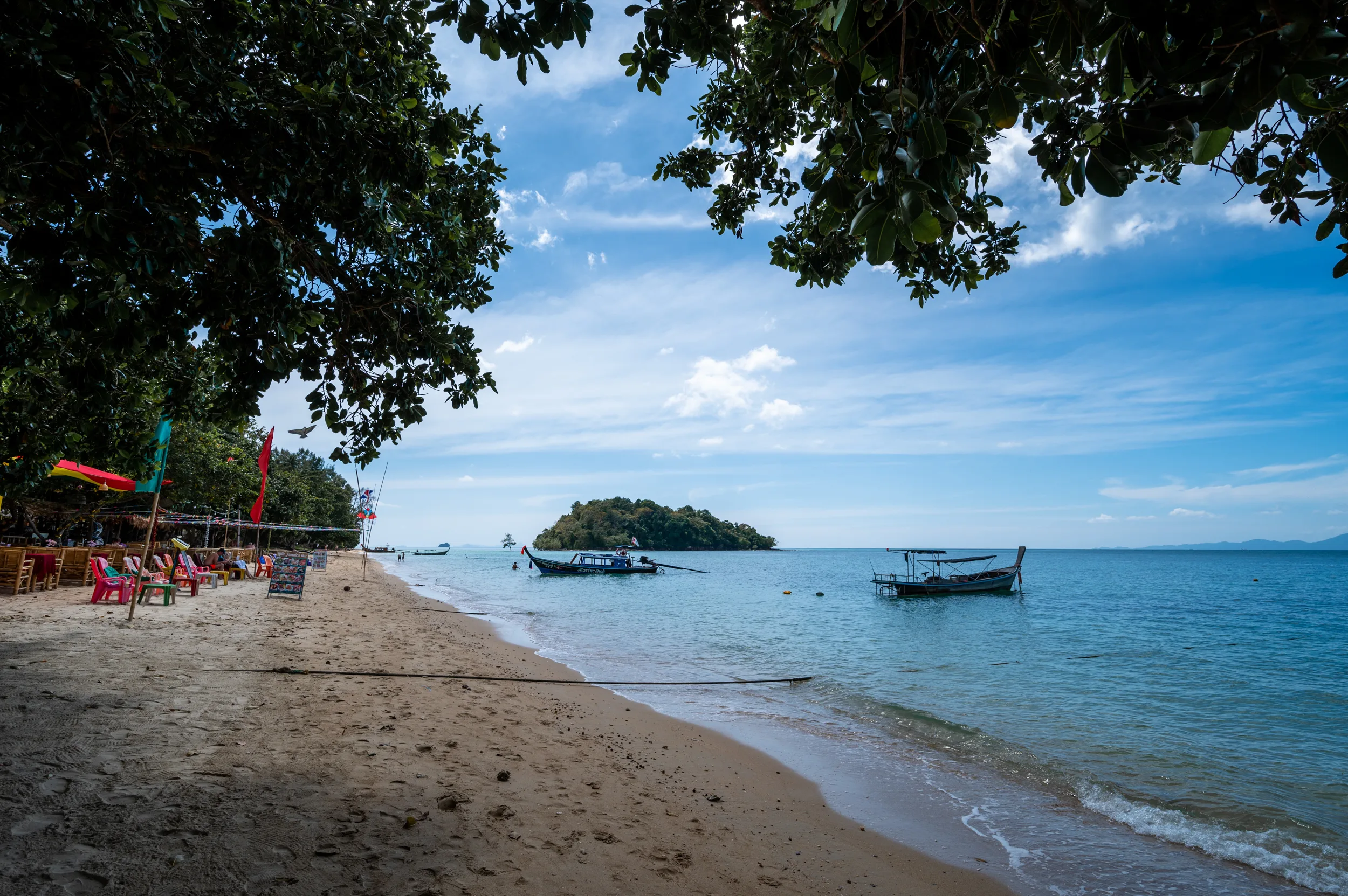 krabi hotel empfehlung (10) Strandrestaurant am Klong Muang Beach.