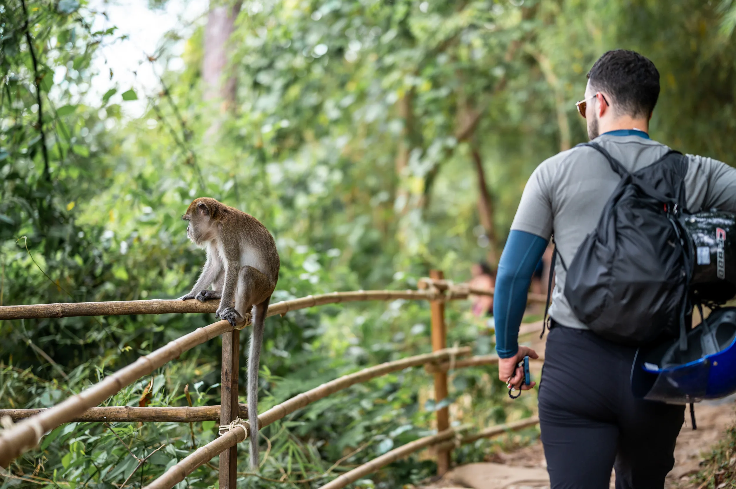 krabi hotel empfehlung (7) Alex auf dem Monkey Trail zwischen Ao Nang und Pai Plong Beach.
