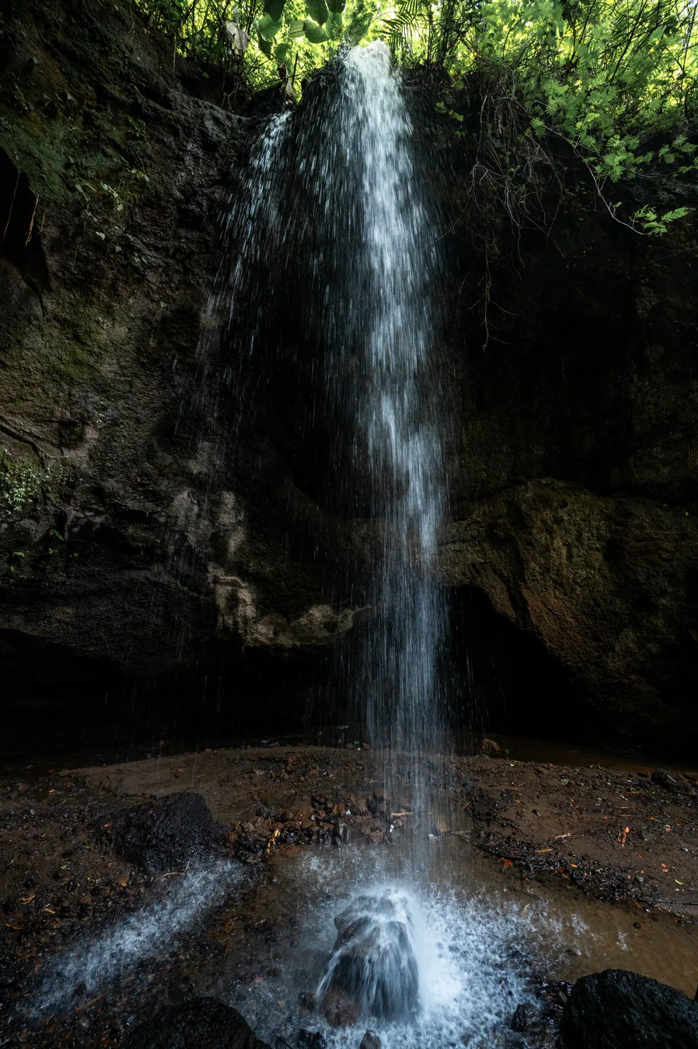 kleiner wasserfall am krisik waterfall bei ubud