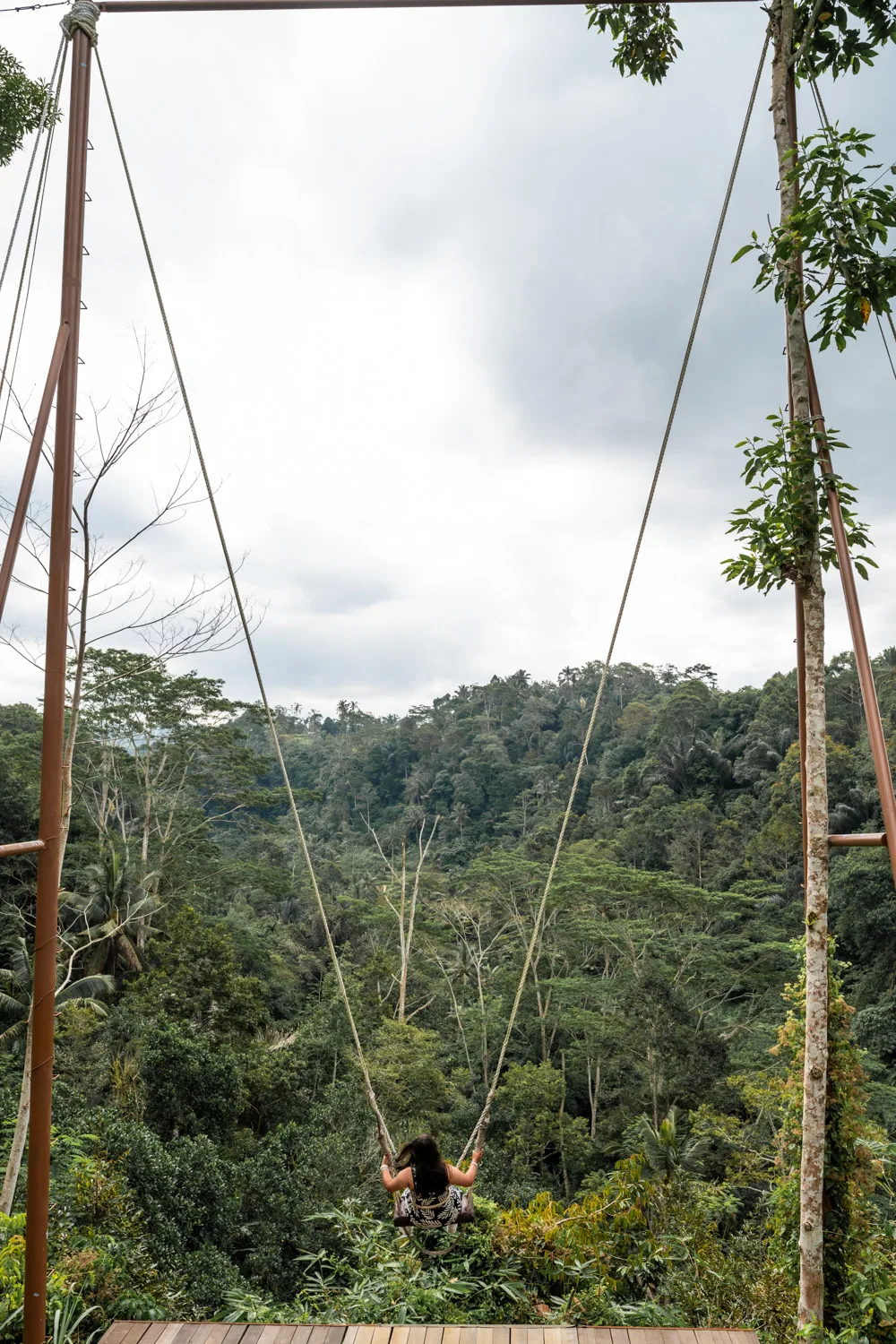 bali swing beim leke leke waterfall auf bali