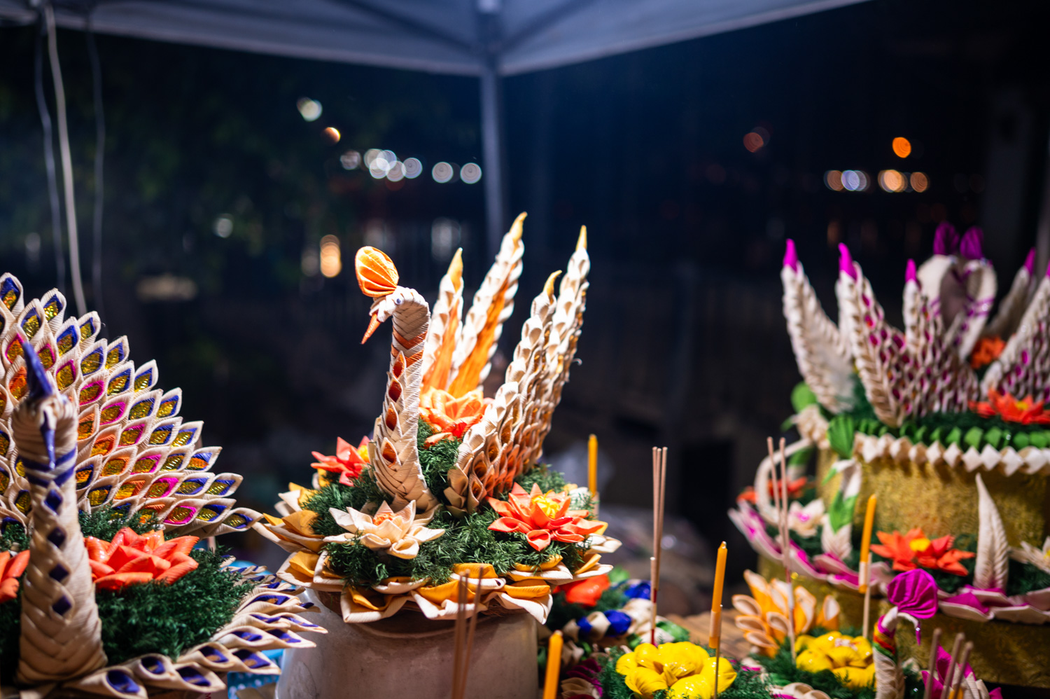 loy krathong chiang mai (11) Verkaufsstand für Krathongs in Chiang Mai