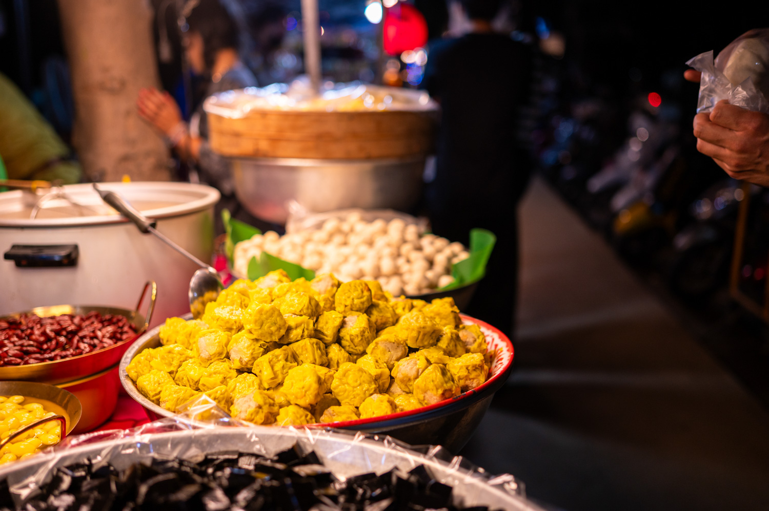 loy krathong chiang mai (9) Streetfood zu Loy Krathong und Yi Peng am Fluss in Chiang Mai