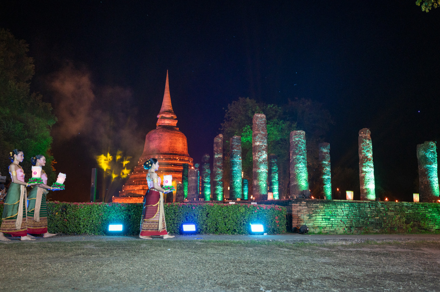 loy krathong sukhothai (16) Theateraufführung zu Loy Krathong im historischen Park von Sukhothai