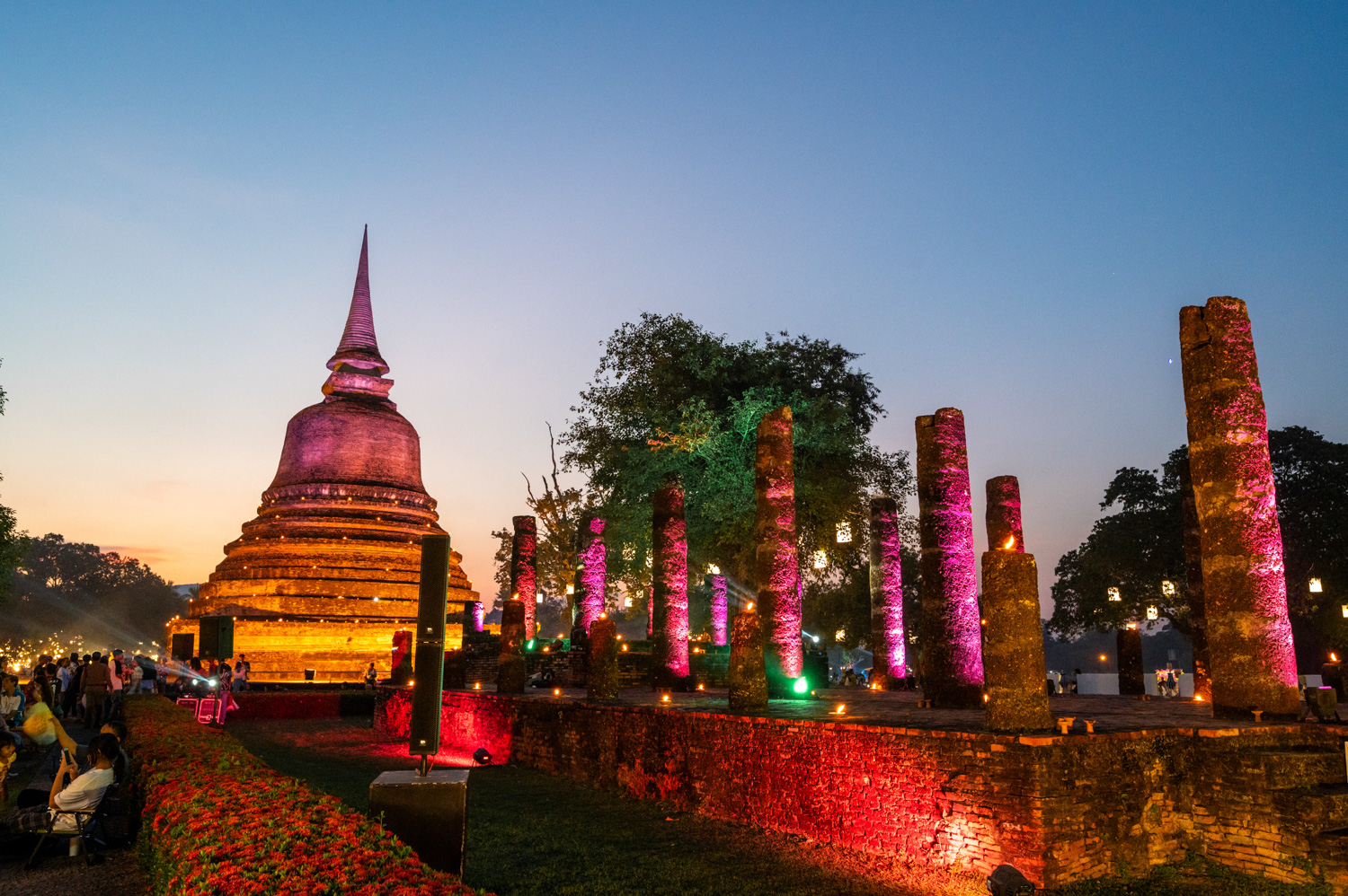 loy krathong sukhothai (9) Lichtshow am Wat Chana Songkhram zu Loy Krathong in Sukhothai