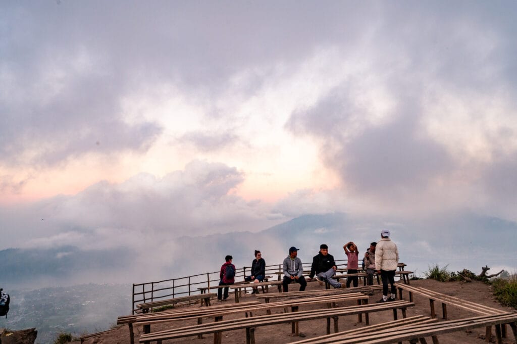 wenige Übernachtungsgäste zelten auf dem Mount Batur