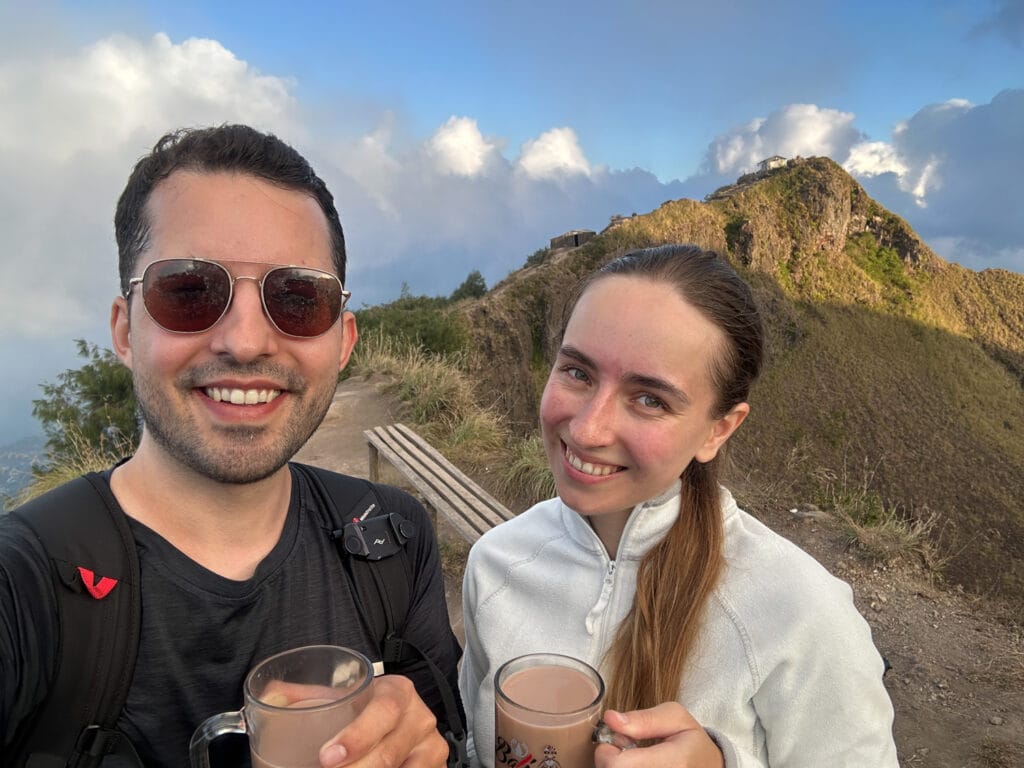 Nils Alexander Kemna und Vanessa Mosch nach der Wanderung auf den Mount Batur