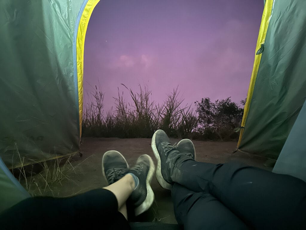 Nils Alexander Kemna und Vanessa Mosch zelten auf dem Mount Batur