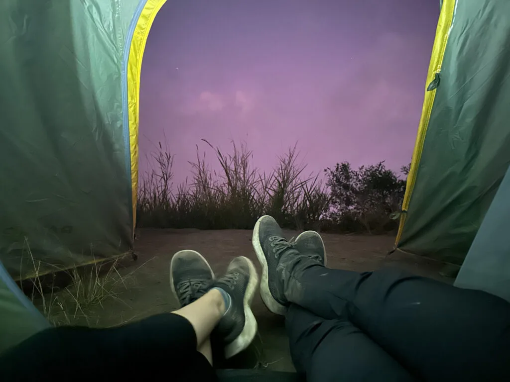 Nils Alexander Kemna und Vanessa Mosch zelten auf dem Mount Batur