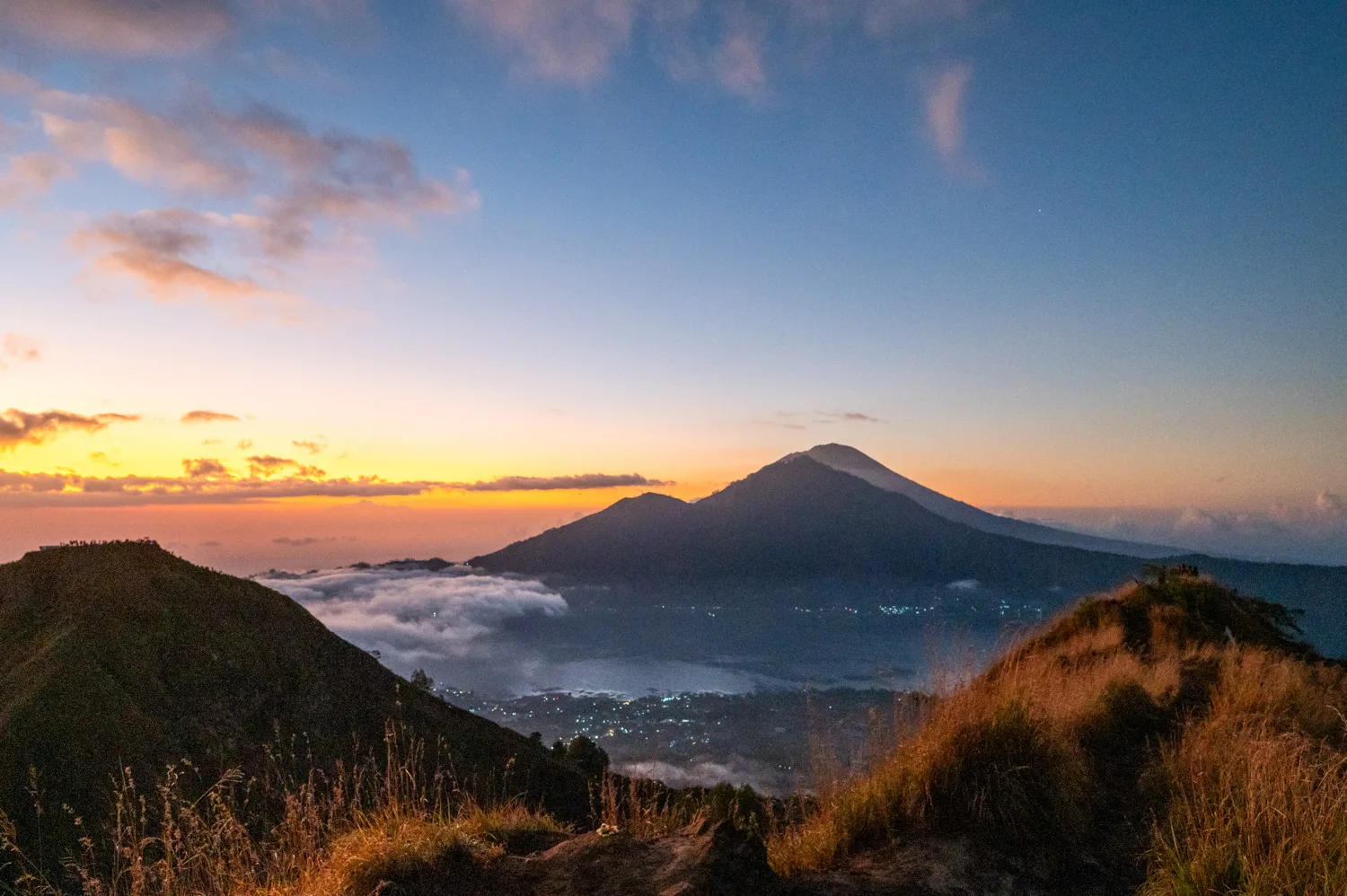 Sonnenaufgang vom Mount Batur auf Bali