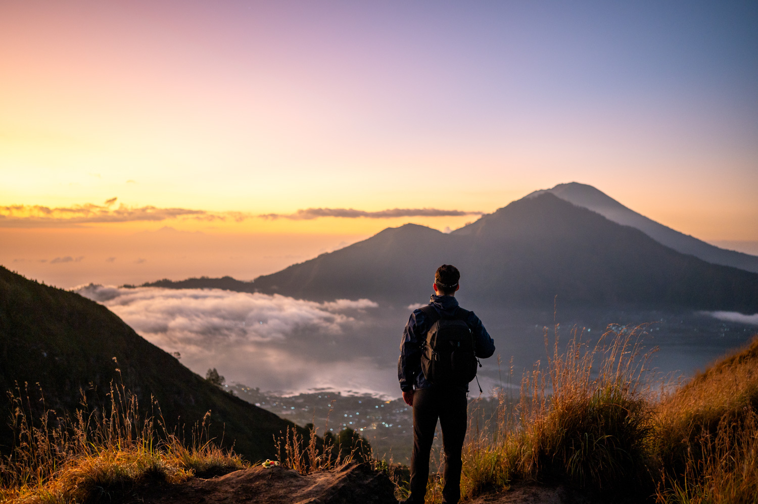 mount batur bali (7) Nils Alexander Kemna beoabachtet den Sonnenaufgang vom Mount Batur