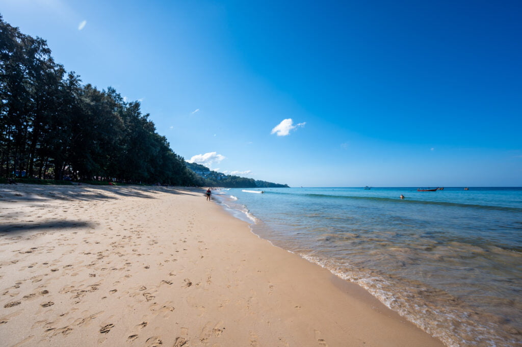 Entlang des Nai Thon Beach