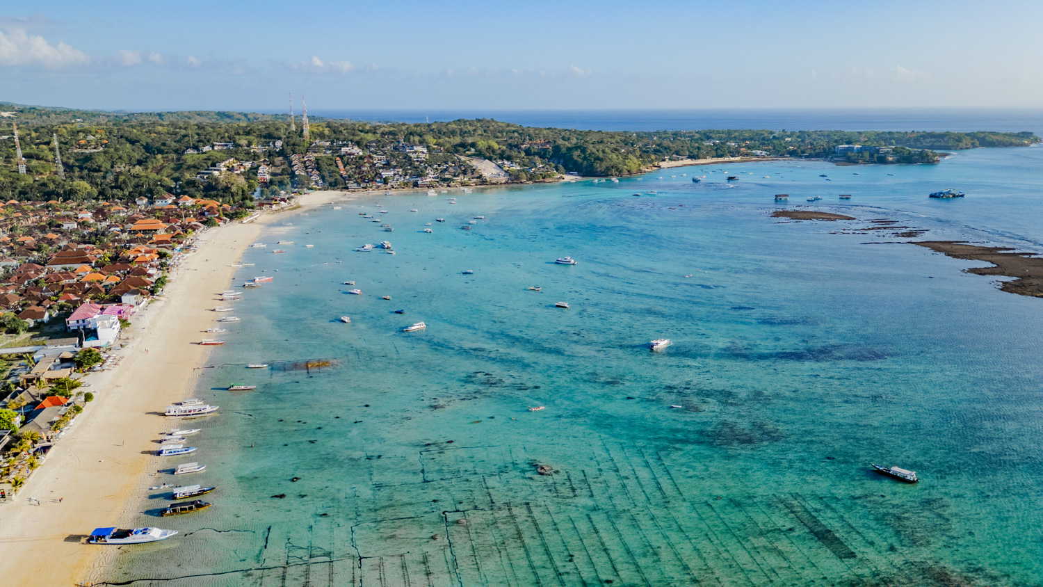 nusa ceningan (25) drohnenfoto des jungutbatu beach auf nusa lembongan
