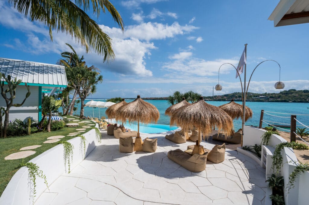 Sitzsäcke am Pool des Le Pirate