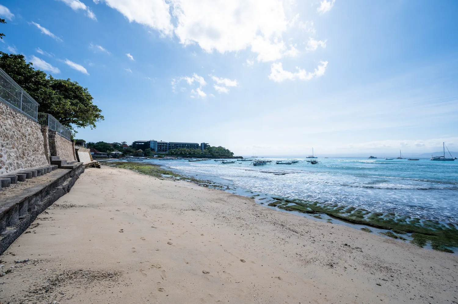 nusa lembongan strände (16) Viele Boote am Tamarind Beach