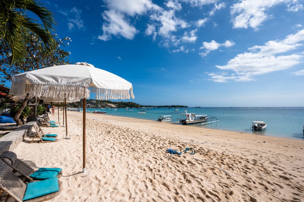Sonnenschirme am Jungutbatu Beach