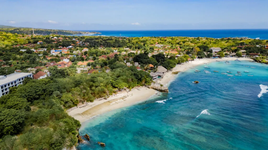 Drohnenfoto des Mushroom Bay Beach und des benachbarten Hidden Beach