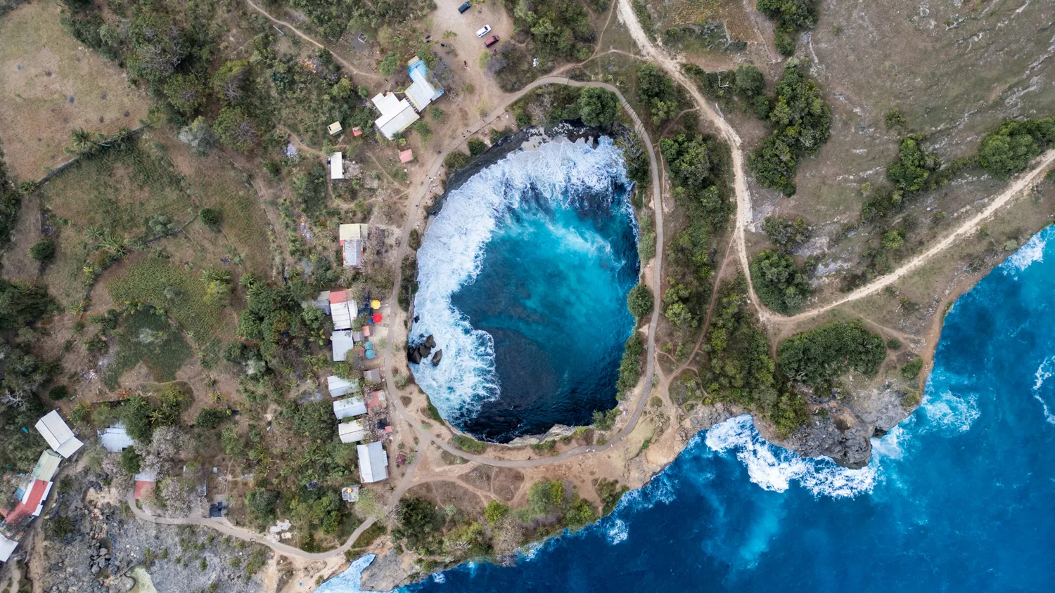 Broken Beach Nusa Penida aus der Vogelperspektive