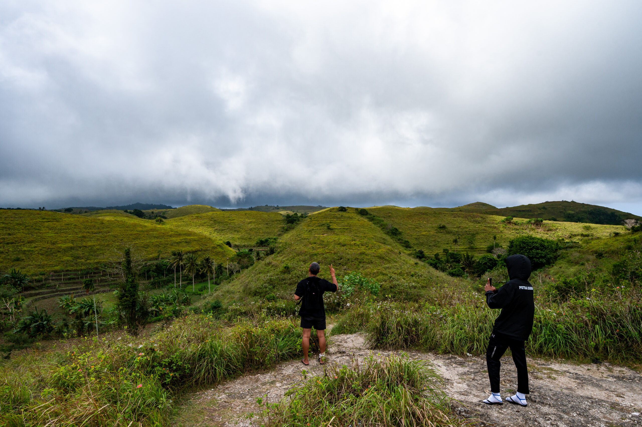 nusa penida sehenswuerdigkeiten (42) Fotoshooting an den Teletubbies Hills auf Nusa Penida