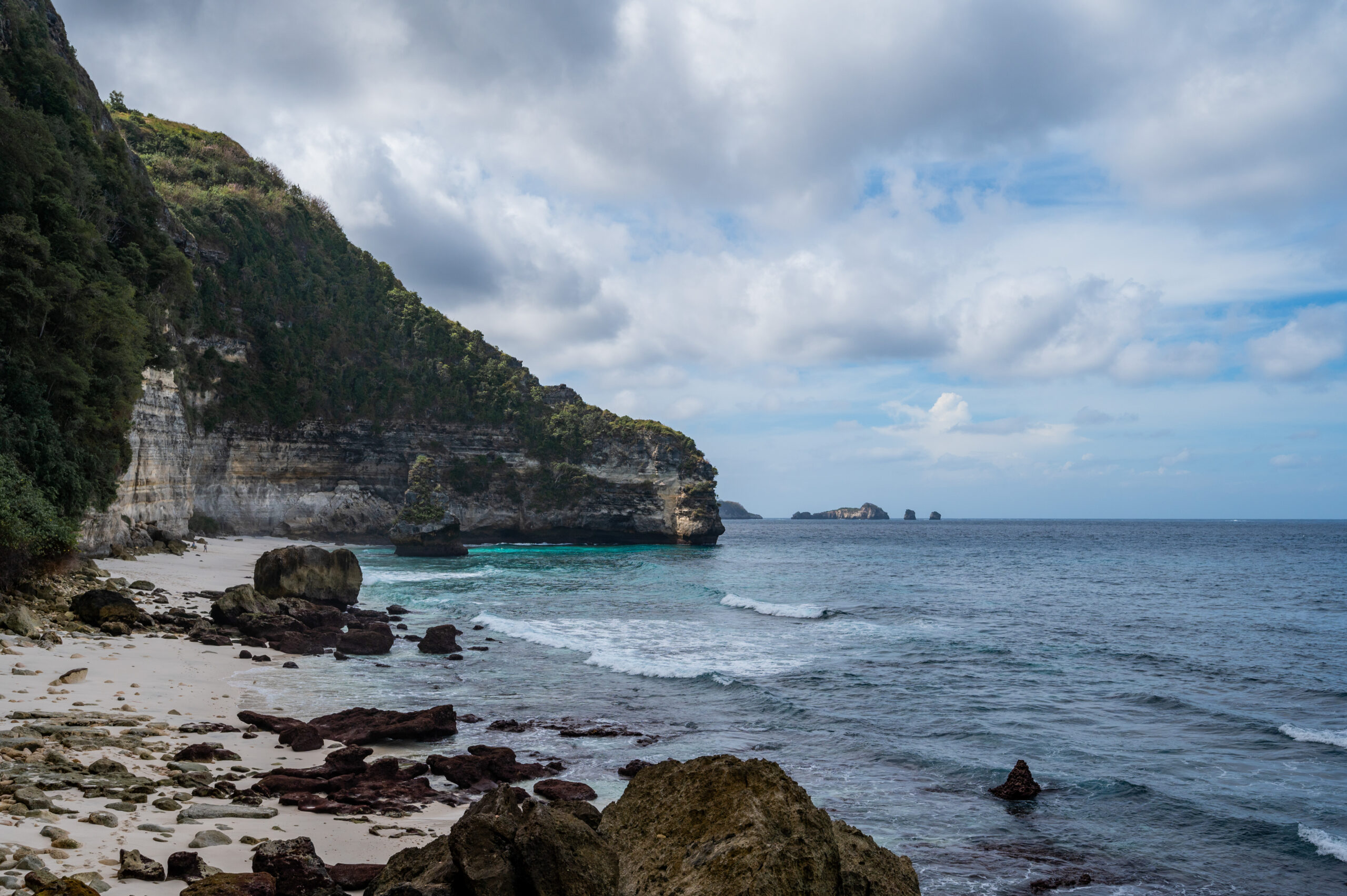 nusa penida sehenswuerdigkeiten (46) Ausblick auf den Suwehan Beach auf Nusa Penida