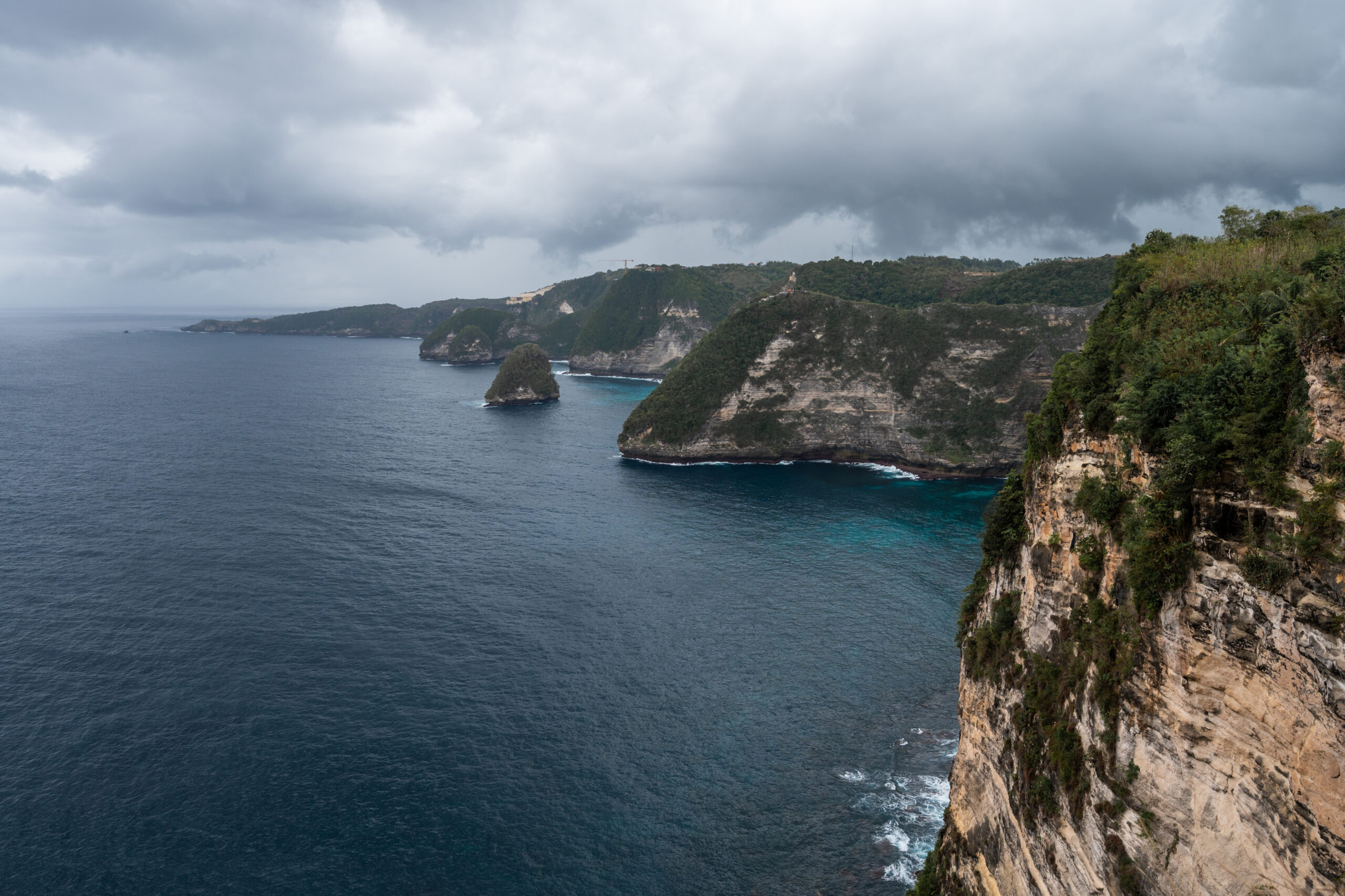 nusa penida sehenswuerdigkeiten (52) Steile Klippen am Banah Cliff Point
