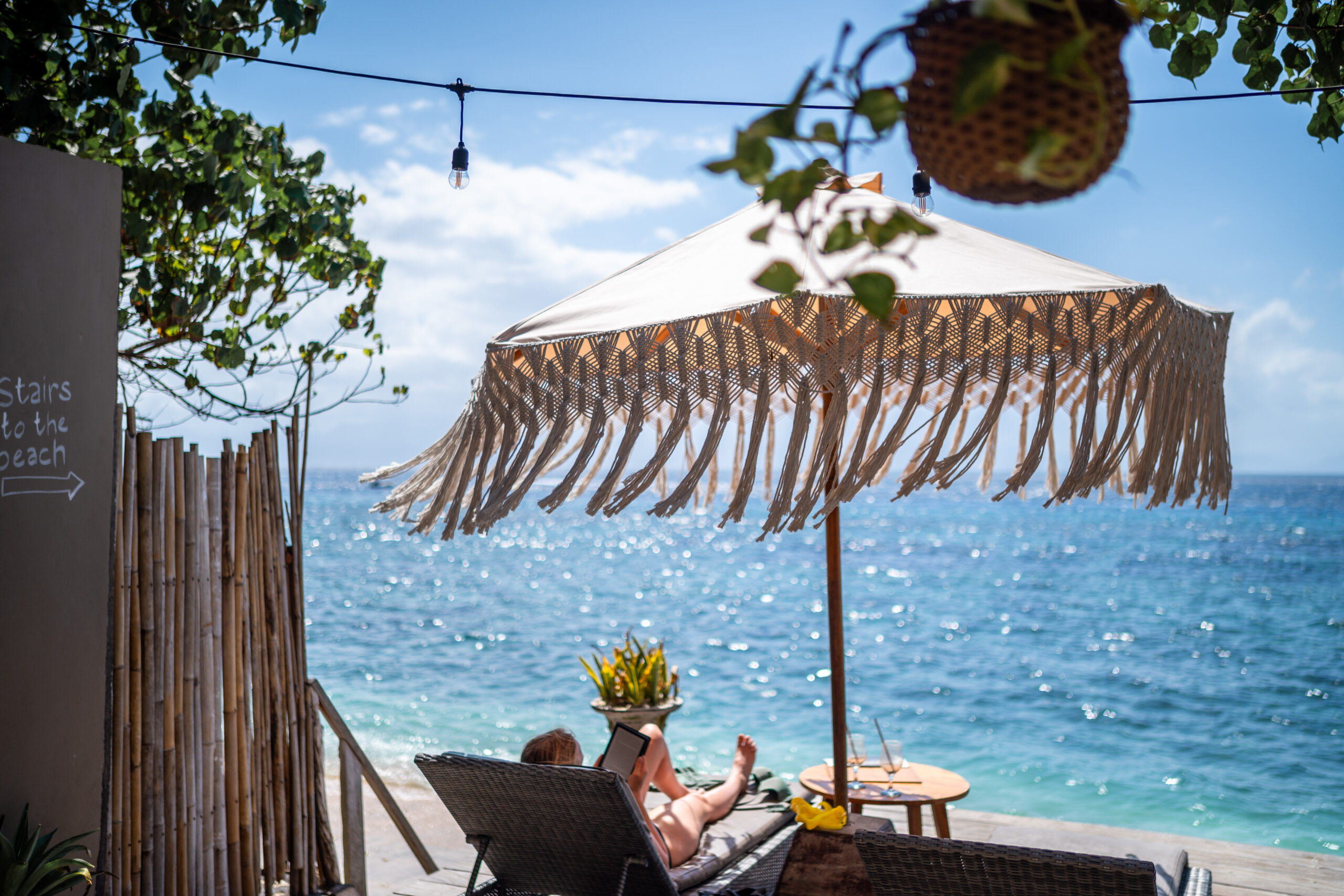 nusa penida sehenswuerdigkeiten (56) Sonnenliege im Pinada Colada Beach Club