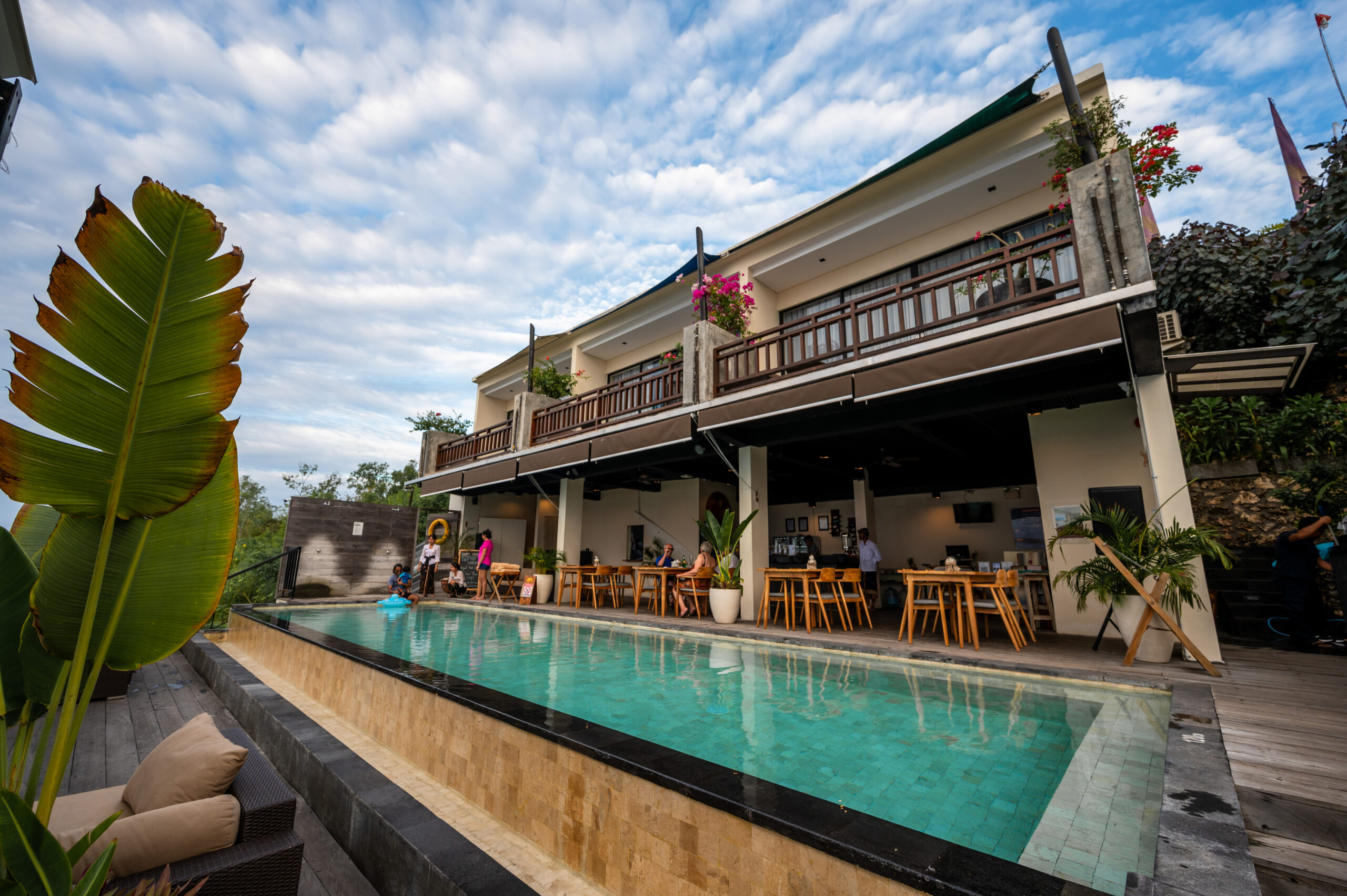 nusa penida sehenswuerdigkeiten (63) Pool des Adiwana Warnakali Resorts auf Nusa Penida