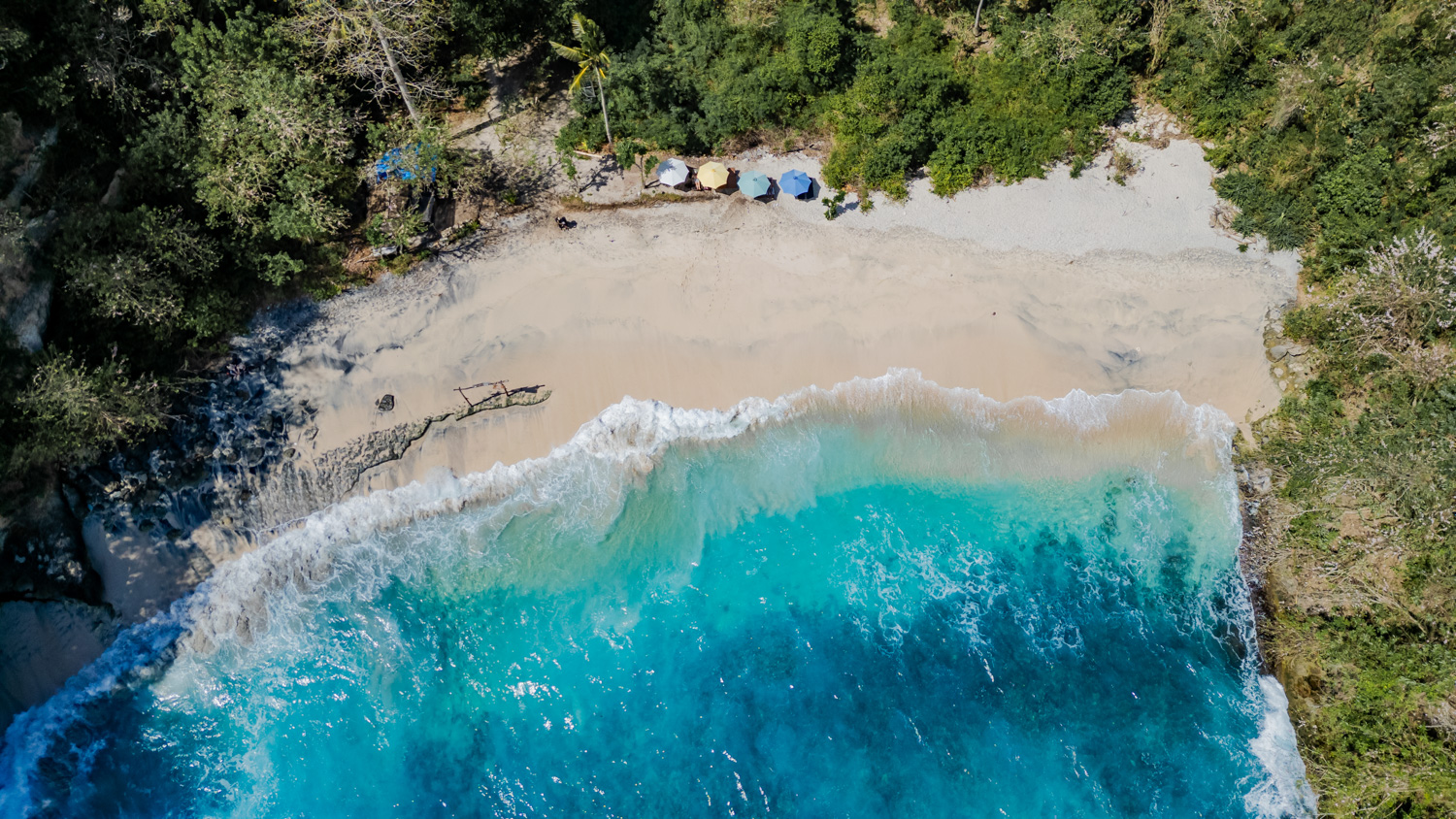pandan beach nusa penida (3) Heller Sand und türkisblaues Meer am Pandan Beach auf Nusa Penida