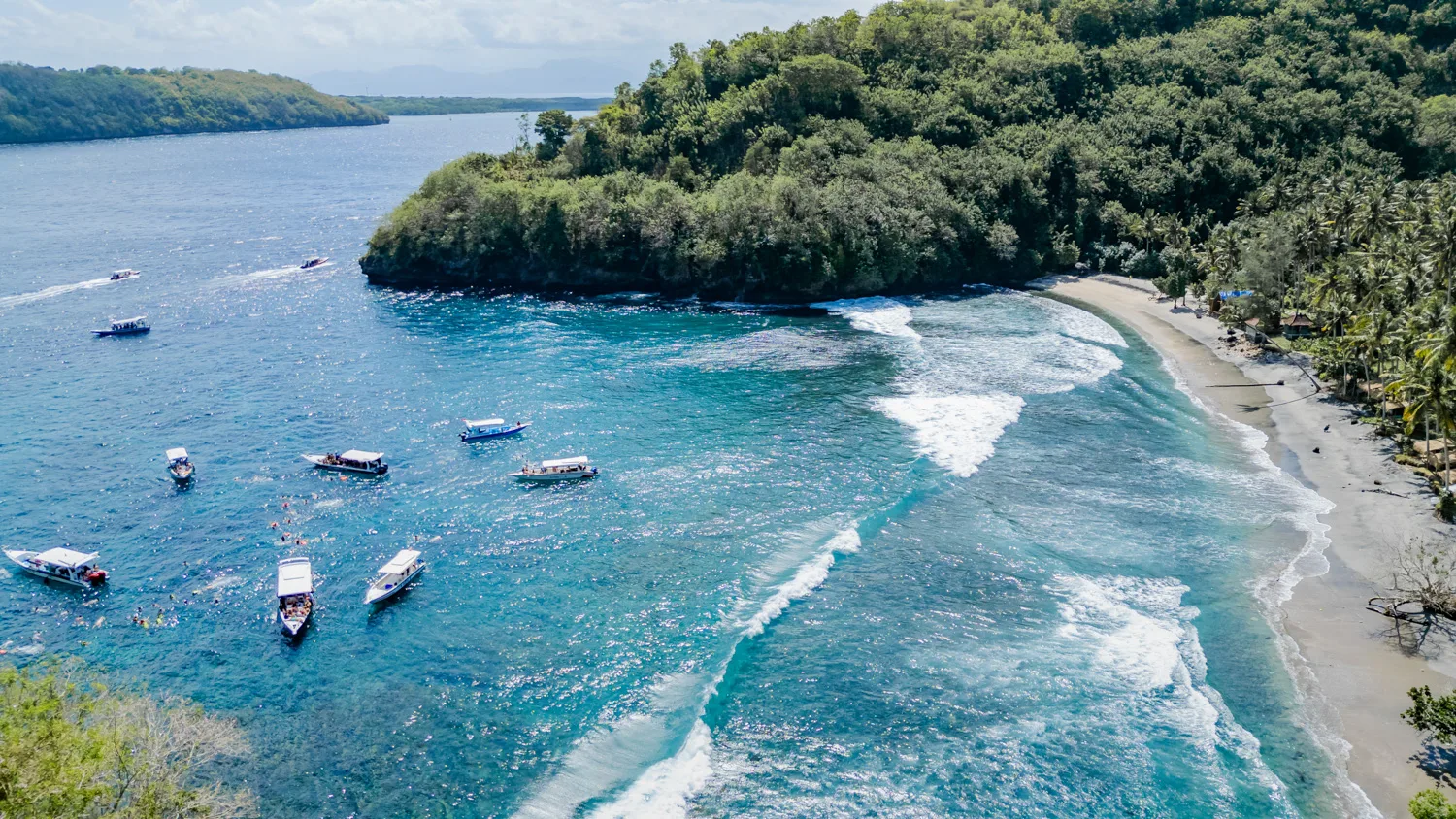 Drohnenfoto des Pandan Beach auf Nusa Penida