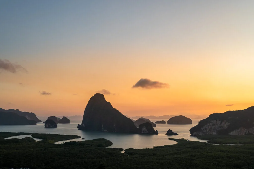 Phang Nga Bucht zum Sonnenaufgang