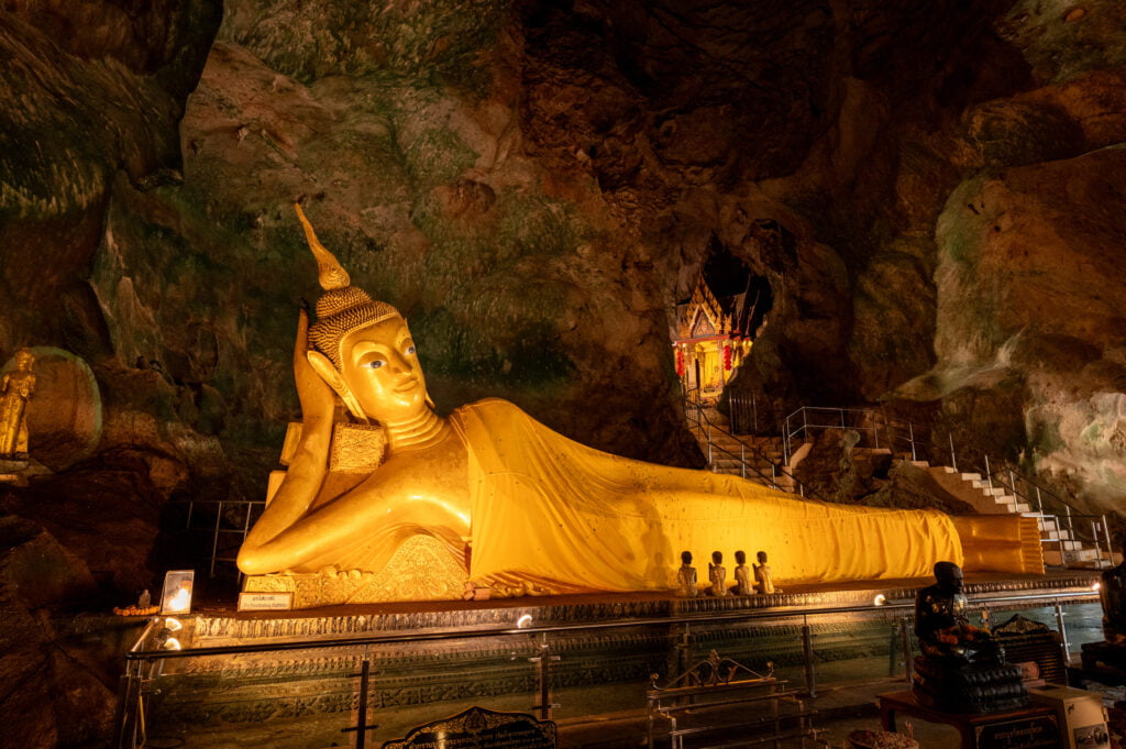 Liegender Buddha im Wat Suwan Khuha