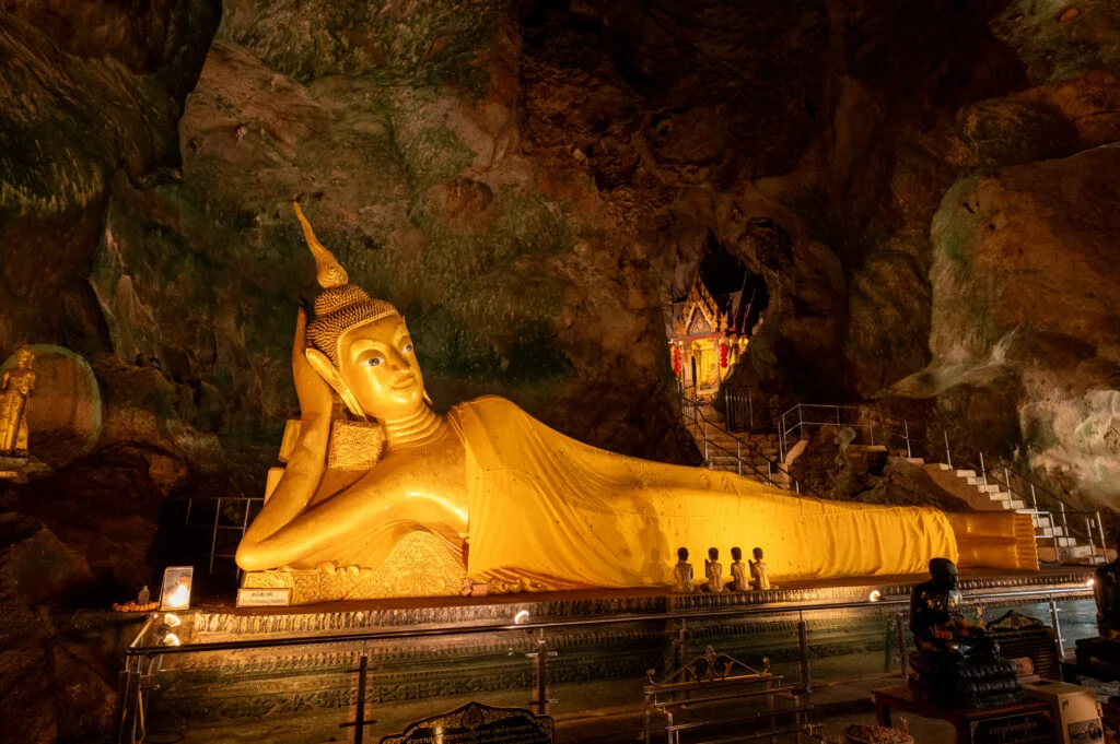 Liegender Buddha im Wat Suwan Khuha