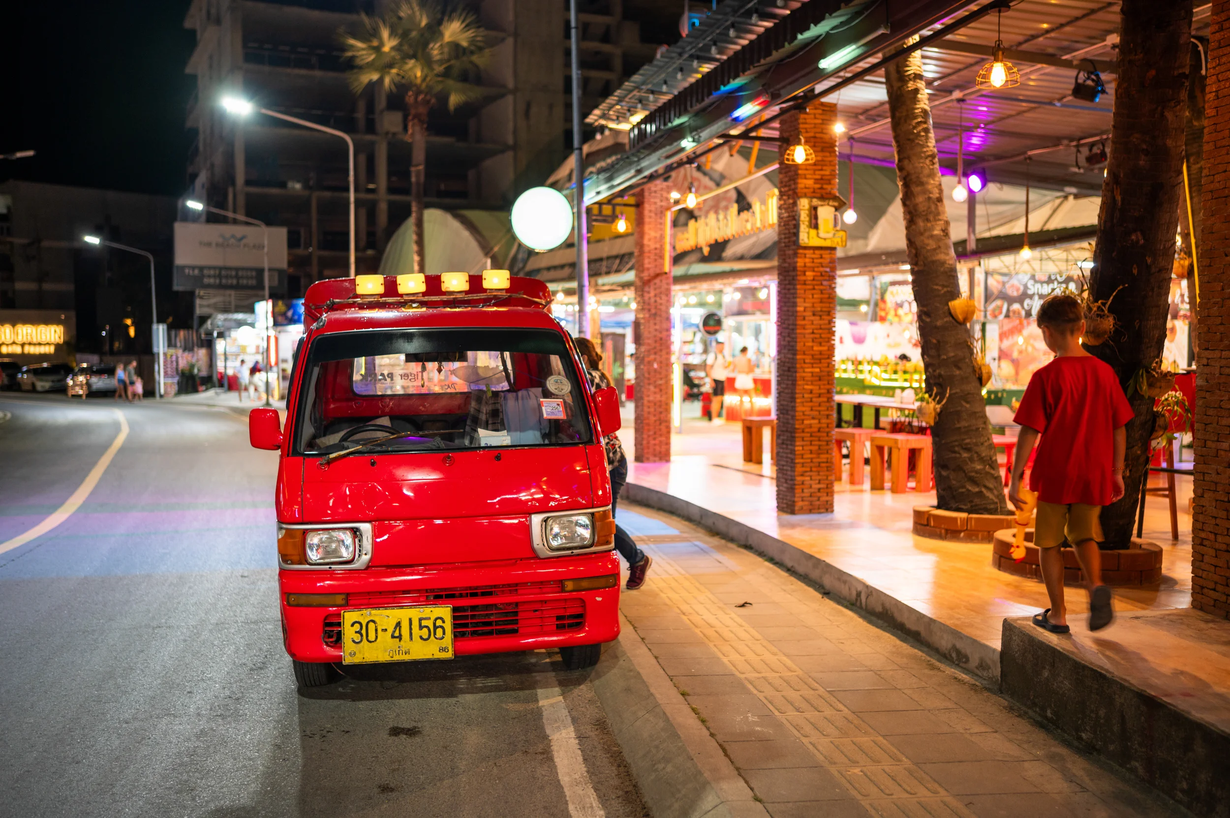 phuket allgemein (16) Rotes Taxi auf Phuket