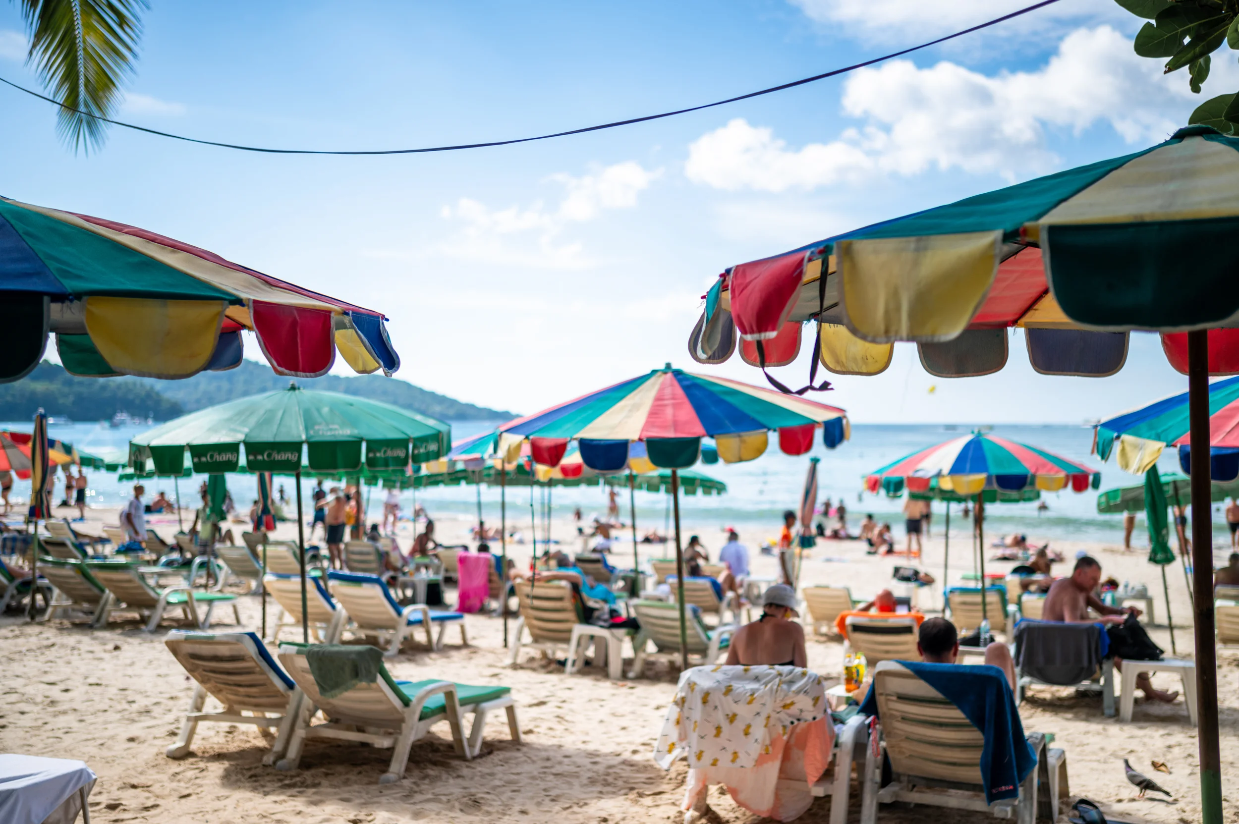 phuket allgemein (21) Viele Sonnenschirme am Patong Beach