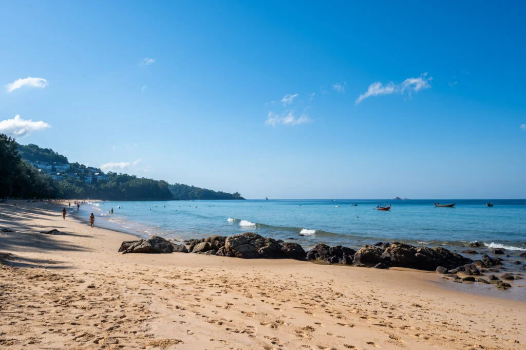 Ruhiger Strand im Norden von Phuket