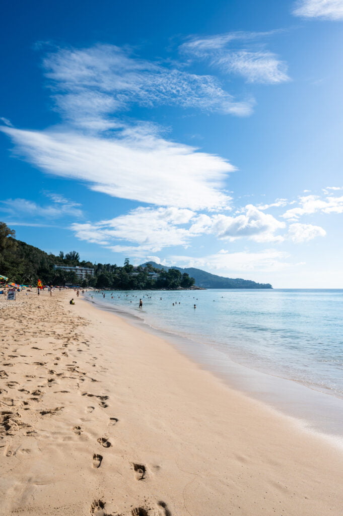 Urlauber am Surin Beach