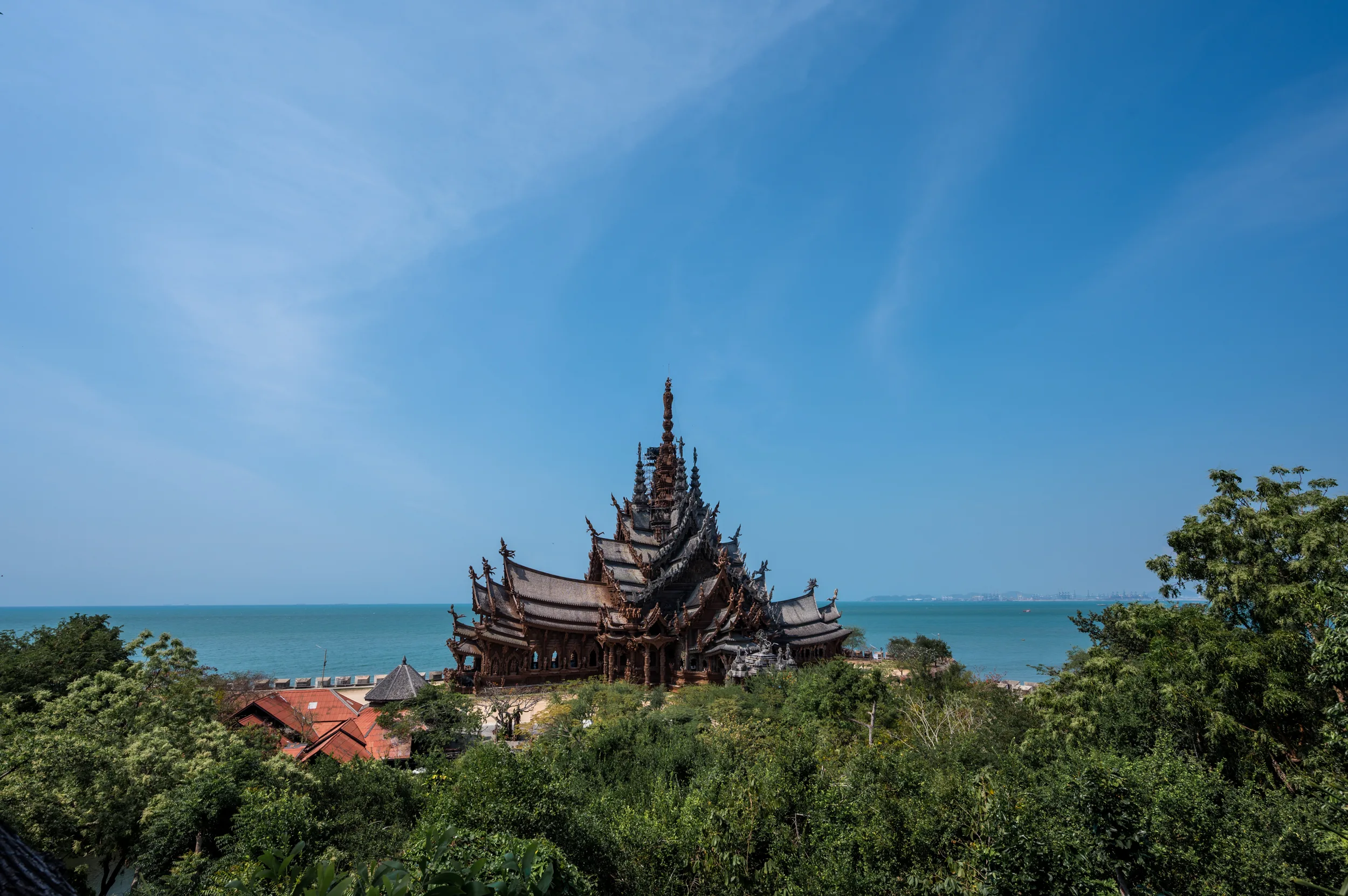 regenzeit thailand (8) Sanctuary of Truth bei klarem Himmel