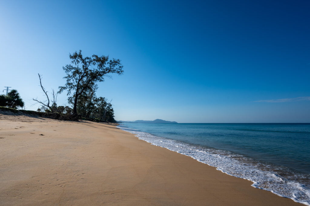 Der menschenleere Sai Kaew Beach
